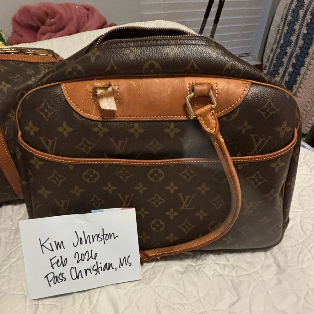Louis Vuitton Deauville Monogram Travel Bag - Picture 1 of 7